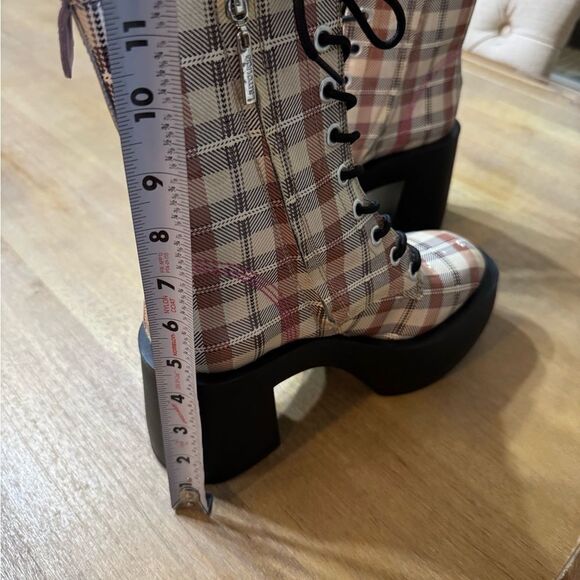 Women’s Larroude Olivia Patent Leather Platform Boot Size 8 Carmel Plaid - Picture 6 of 16